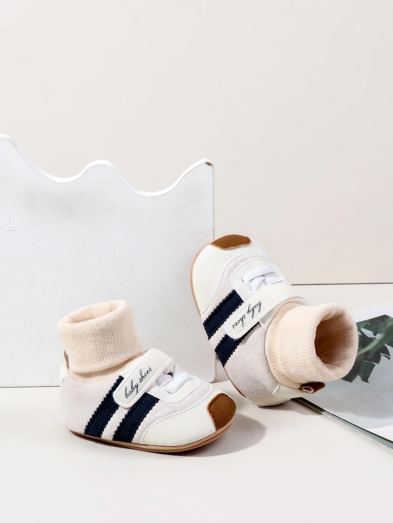 Autumn And Winter Baby Shoes for Boys and Girls 0-1 Years Old Shoes and Socks Do Not Drop Soft Bottom Anti Slip Sneakers