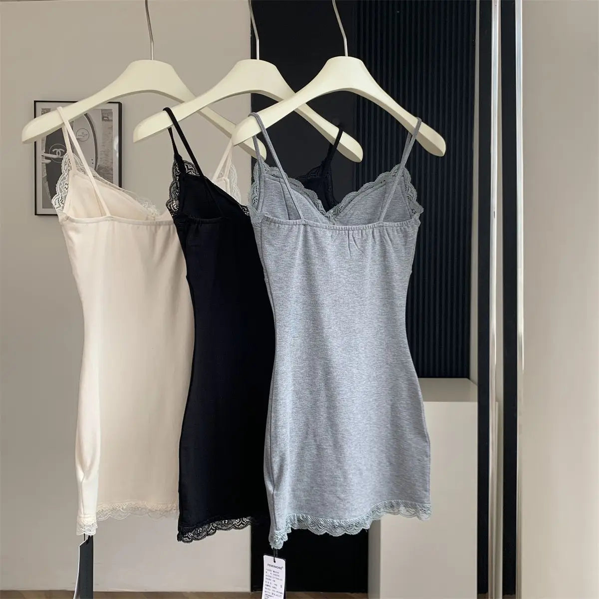 Sleeveless Dresses for Women Sexy Lace Hot Female Bodycon Dress Korean Fashion Mini Vestidos with Chest Pad Inner Wear Clubwear