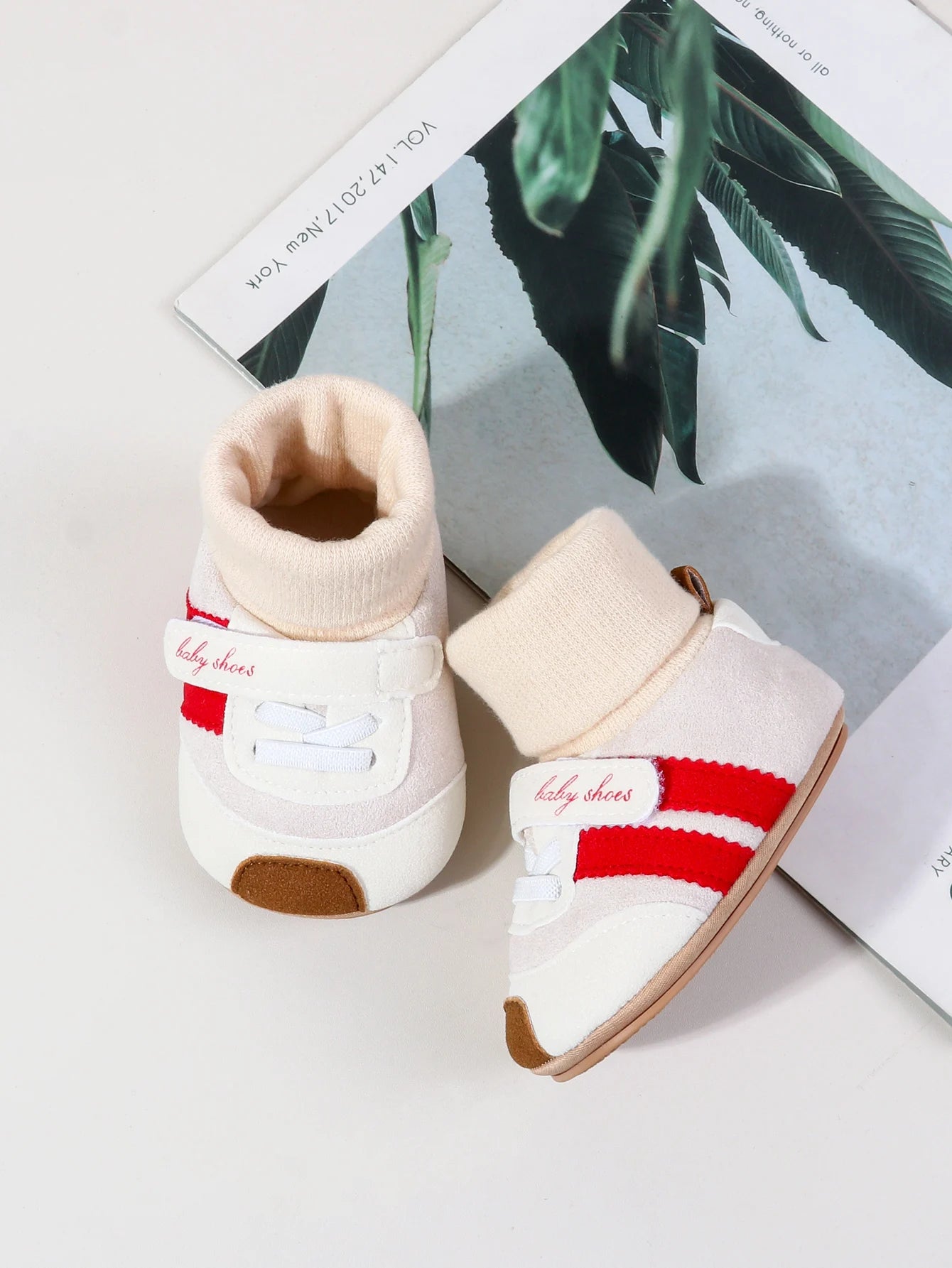 Autumn And Winter Baby Shoes for Boys and Girls 0-1 Years Old Shoes and Socks Do Not Drop Soft Bottom Anti Slip Sneakers