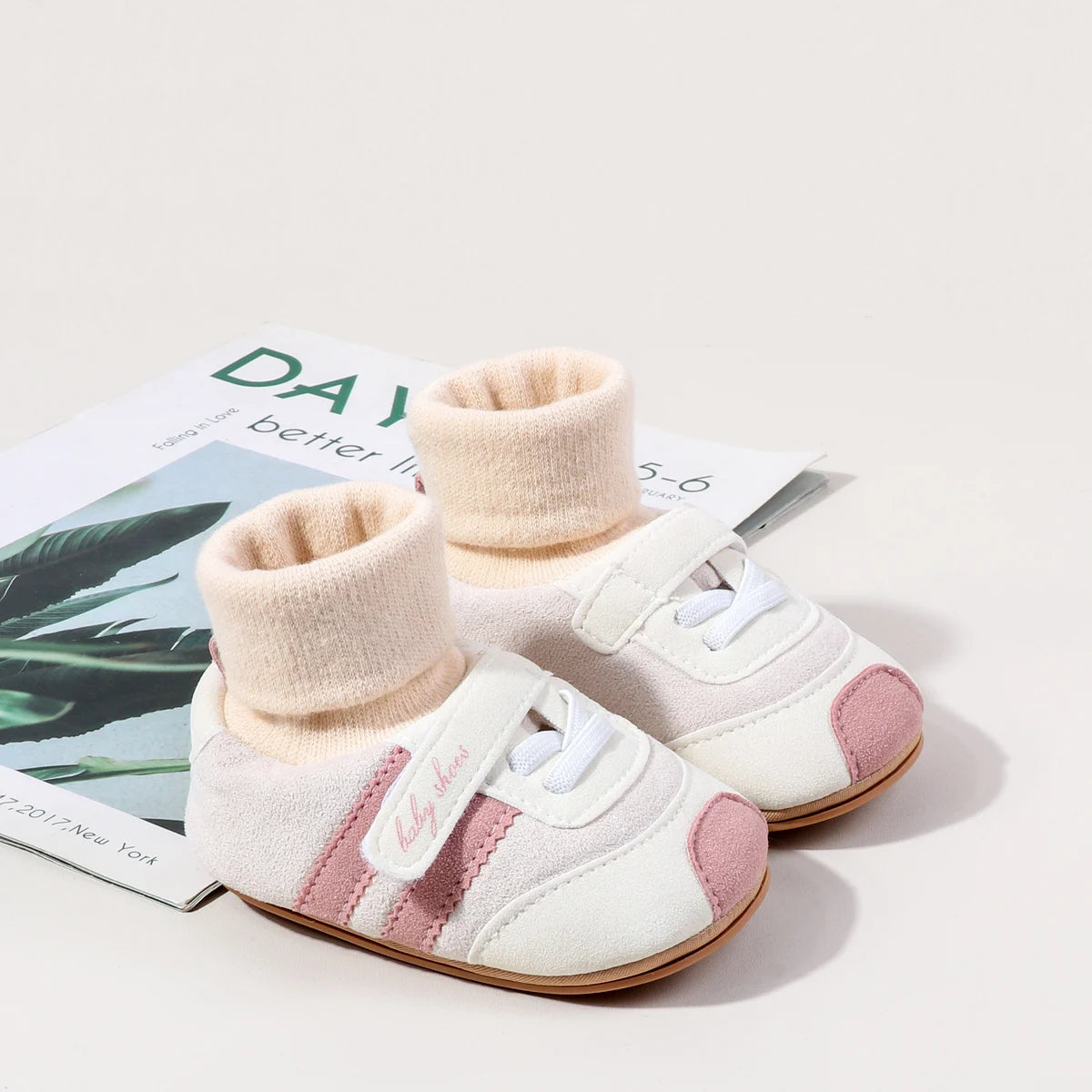 Autumn And Winter Baby Shoes for Boys and Girls 0-1 Years Old Shoes and Socks Do Not Drop Soft Bottom Anti Slip Sneakers