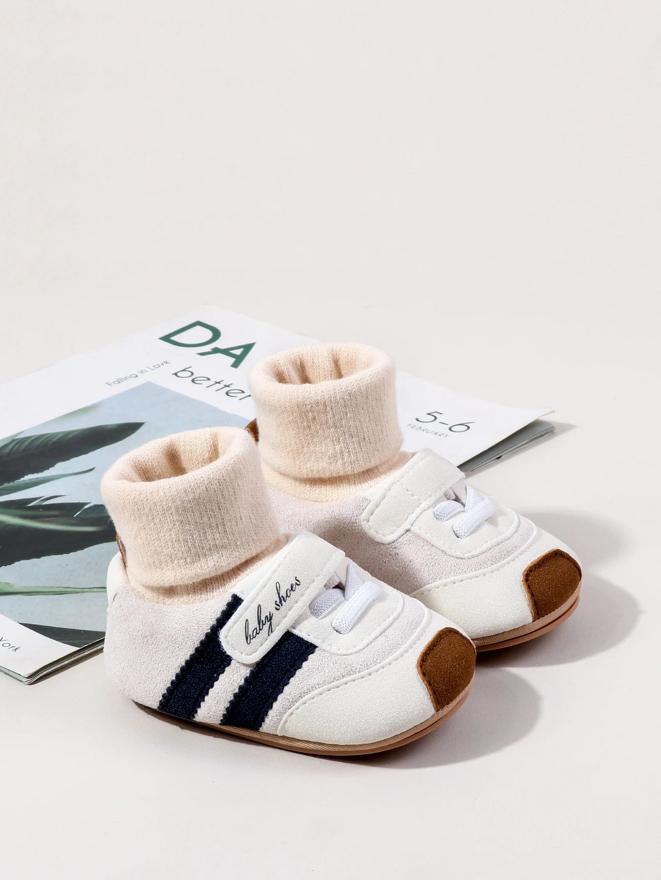 Autumn And Winter Baby Shoes for Boys and Girls 0-1 Years Old Shoes and Socks Do Not Drop Soft Bottom Anti Slip Sneakers