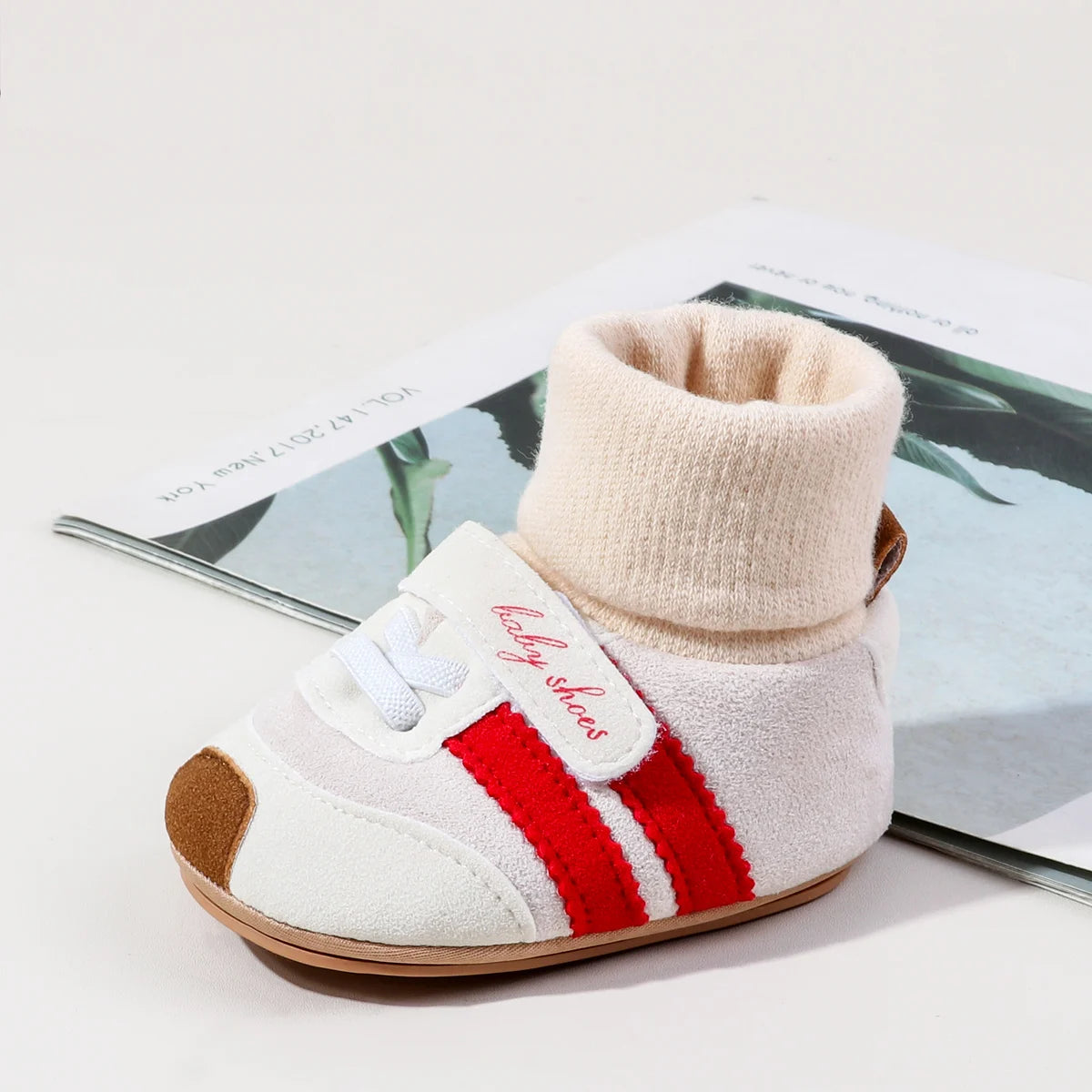 Autumn And Winter Baby Shoes for Boys and Girls 0-1 Years Old Shoes and Socks Do Not Drop Soft Bottom Anti Slip Sneakers