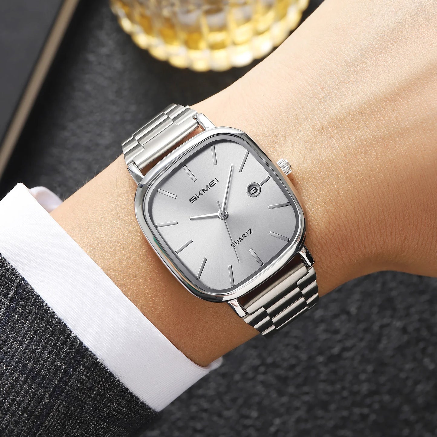 SKMEI Men's Quartz Watch Retro Square Zinc Alloy Case Gold Stainless Steel Band, 30M Water Resistance Time & Date Functions 2551