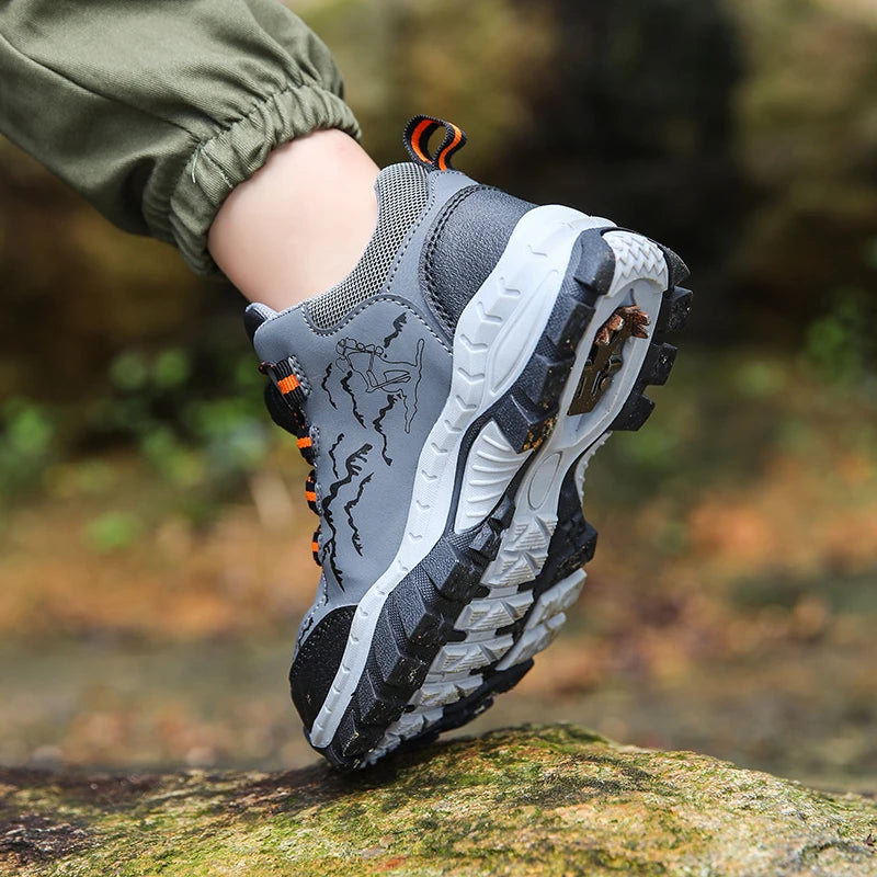 New Autumn Winter Hiking Shoes for Kids Non-Slip Outdoor Shoes Children Warm Mountaineering Trekking Climbing Sports Shoes Boys