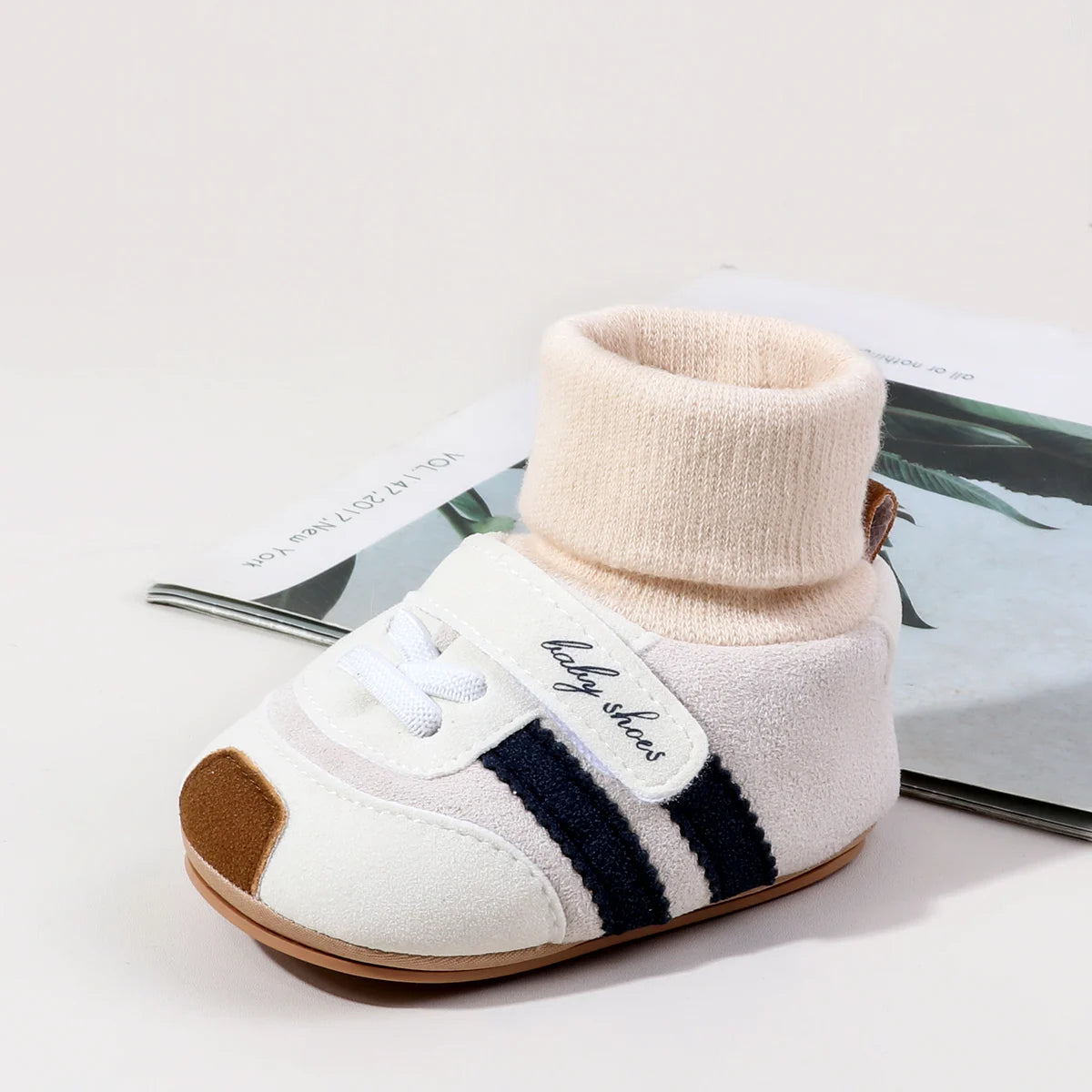 Autumn And Winter Baby Shoes for Boys and Girls 0-1 Years Old Shoes and Socks Do Not Drop Soft Bottom Anti Slip Sneakers