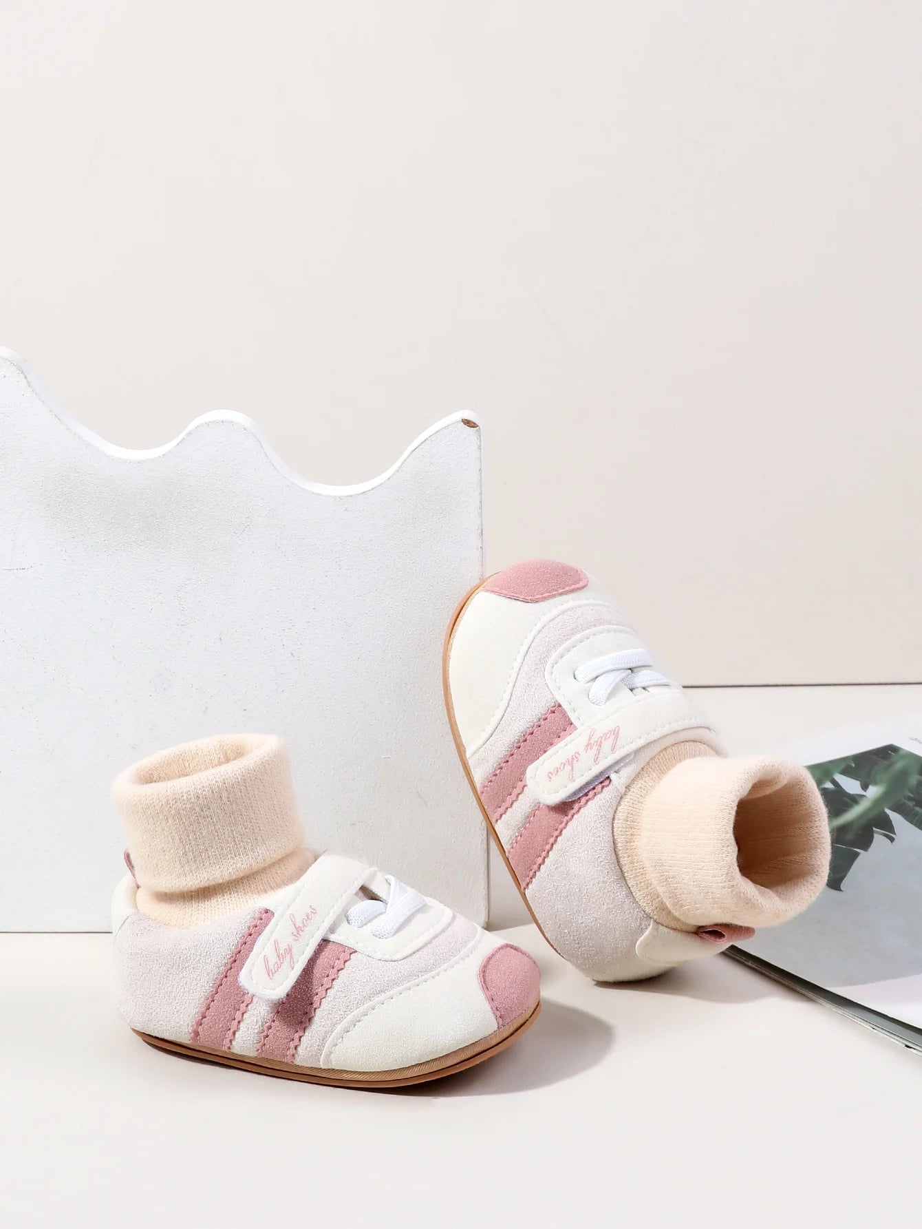 Autumn And Winter Baby Shoes for Boys and Girls 0-1 Years Old Shoes and Socks Do Not Drop Soft Bottom Anti Slip Sneakers