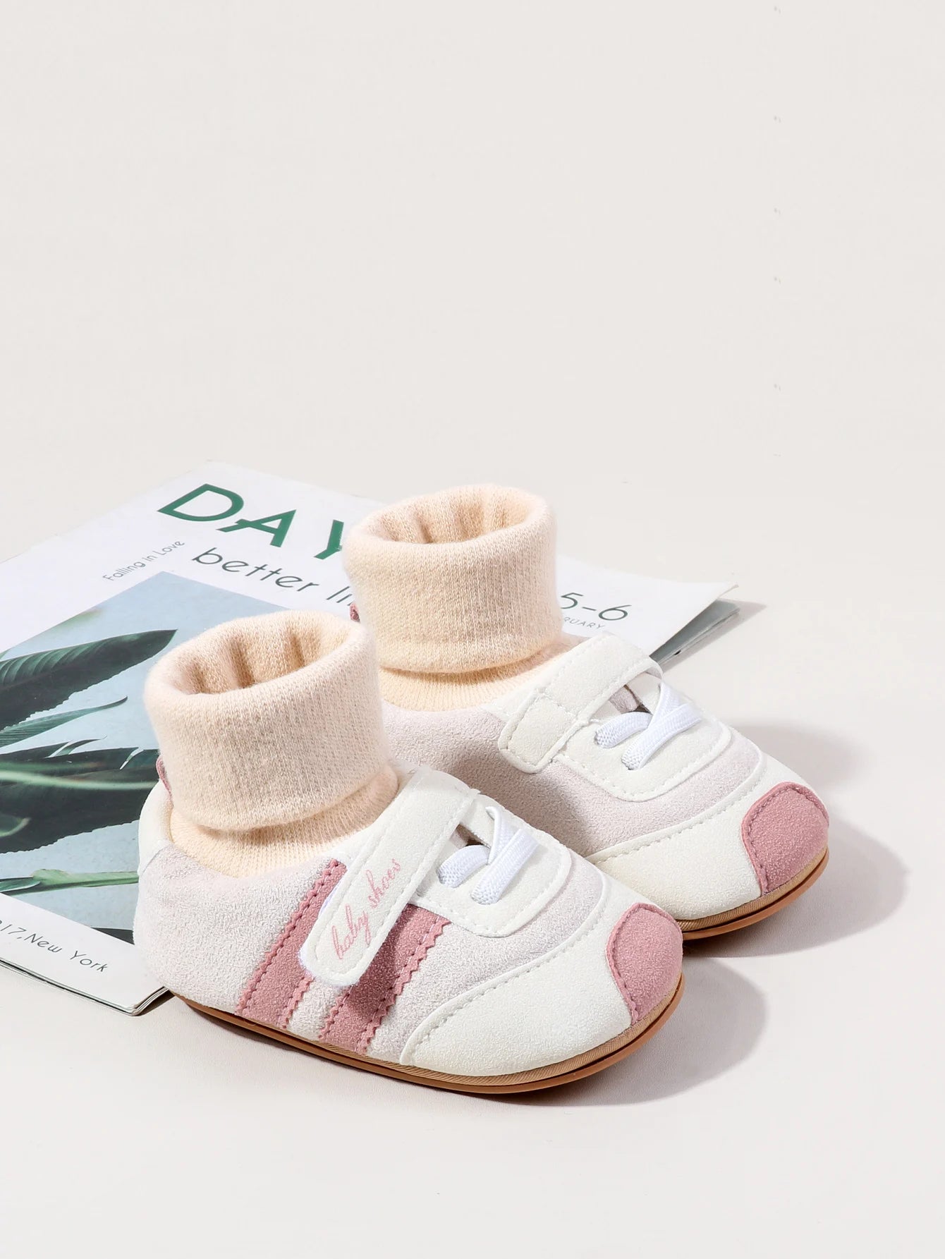 Autumn And Winter Baby Shoes for Boys and Girls 0-1 Years Old Shoes and Socks Do Not Drop Soft Bottom Anti Slip Sneakers