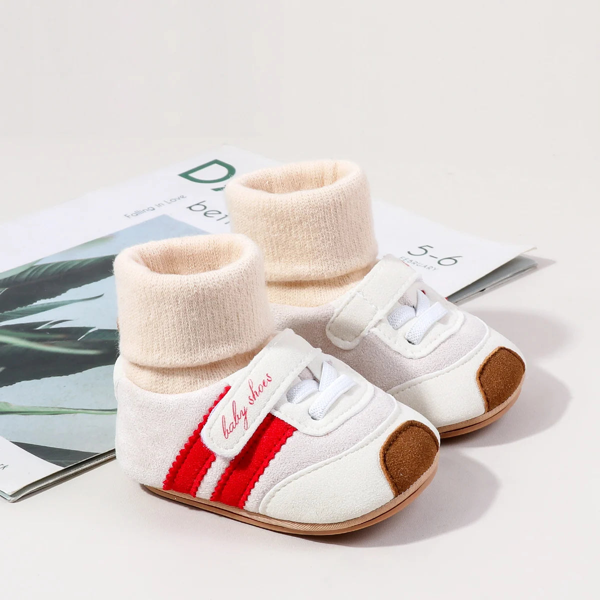 Autumn And Winter Baby Shoes for Boys and Girls 0-1 Years Old Shoes and Socks Do Not Drop Soft Bottom Anti Slip Sneakers