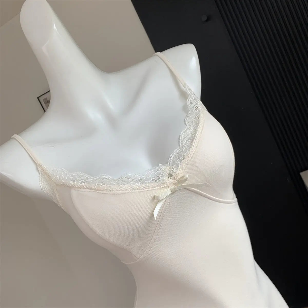 Sleeveless Dresses for Women Sexy Lace Hot Female Bodycon Dress Korean Fashion Mini Vestidos with Chest Pad Inner Wear Clubwear