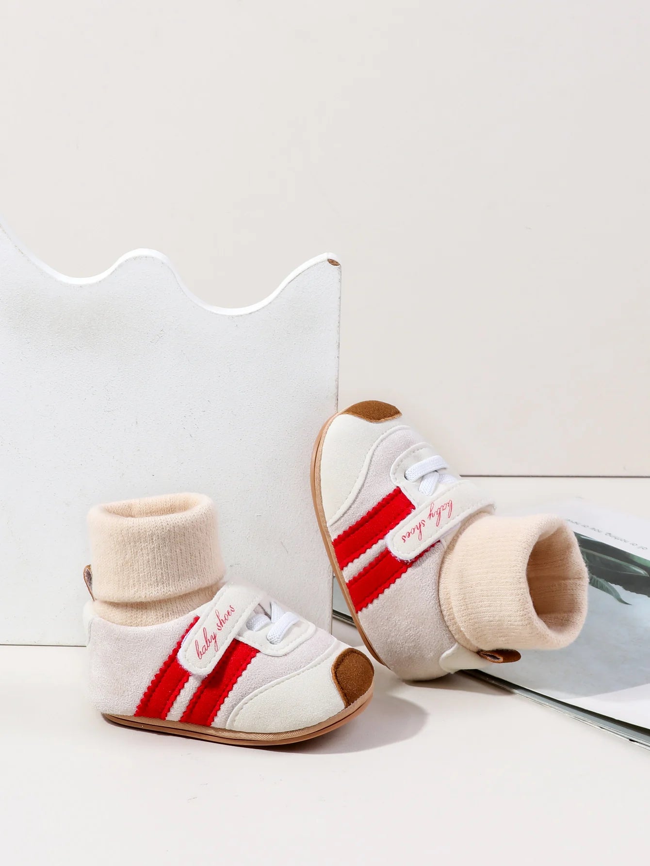 Autumn And Winter Baby Shoes for Boys and Girls 0-1 Years Old Shoes and Socks Do Not Drop Soft Bottom Anti Slip Sneakers