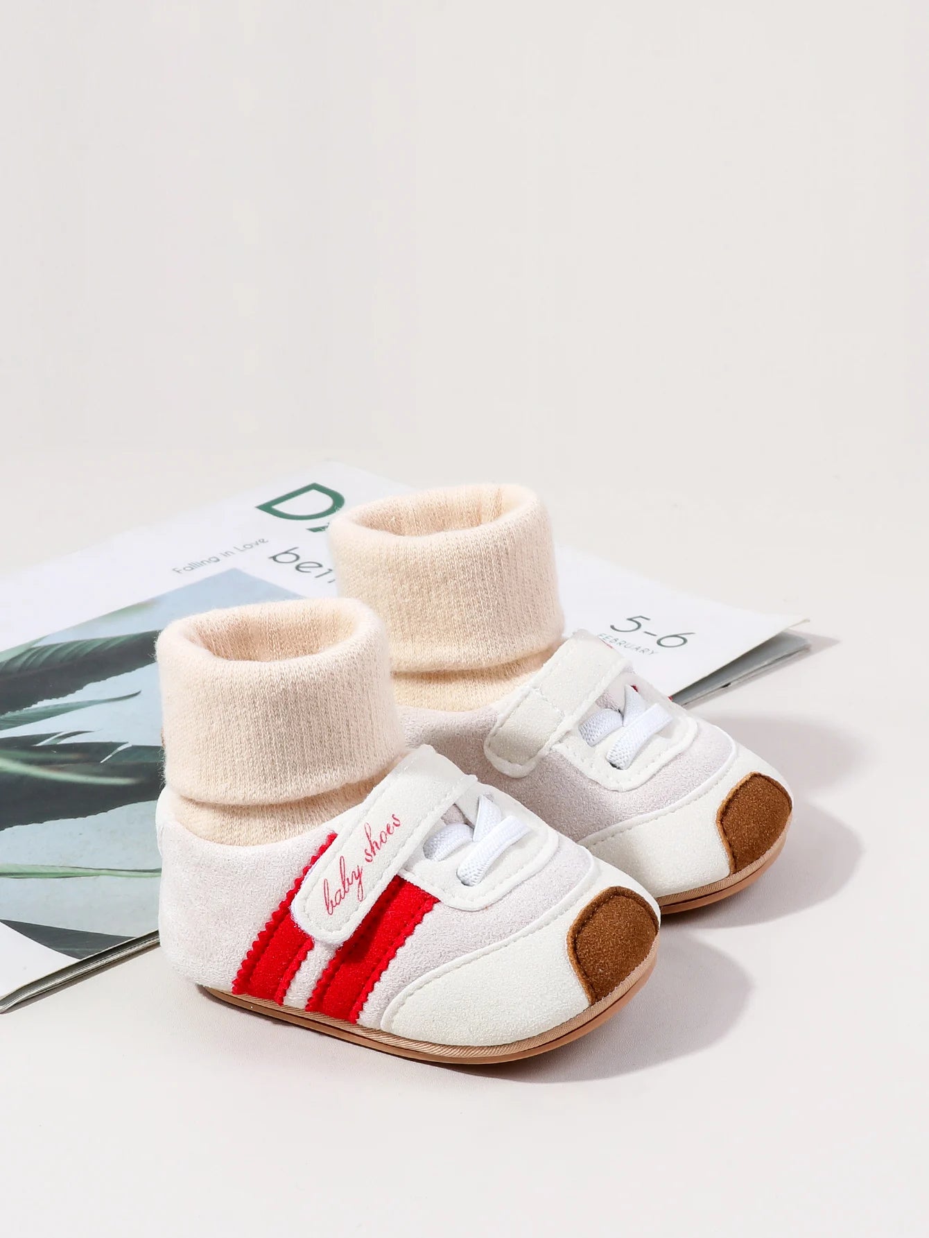 Autumn And Winter Baby Shoes for Boys and Girls 0-1 Years Old Shoes and Socks Do Not Drop Soft Bottom Anti Slip Sneakers