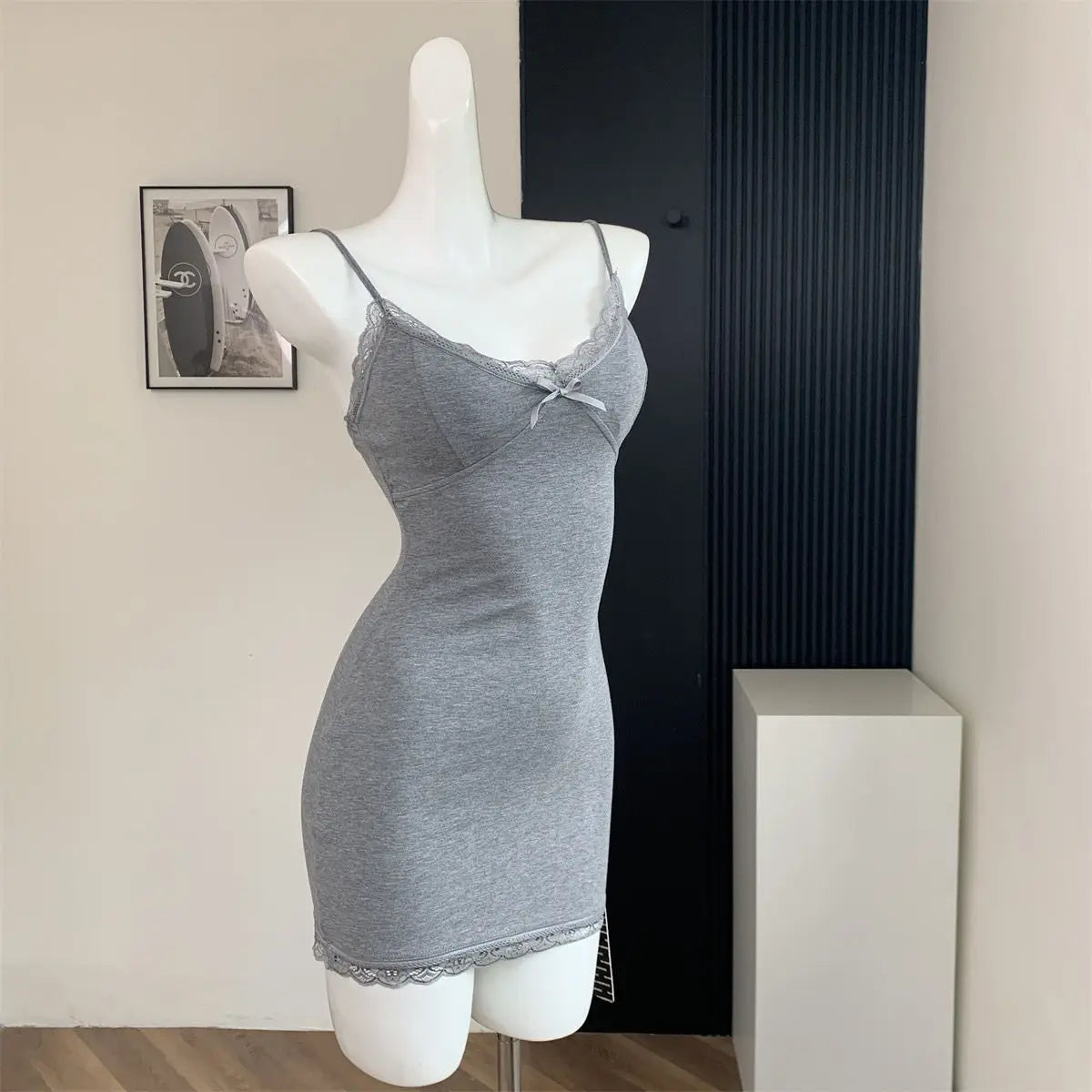 Sleeveless Dresses for Women Sexy Lace Hot Female Bodycon Dress Korean Fashion Mini Vestidos with Chest Pad Inner Wear Clubwear