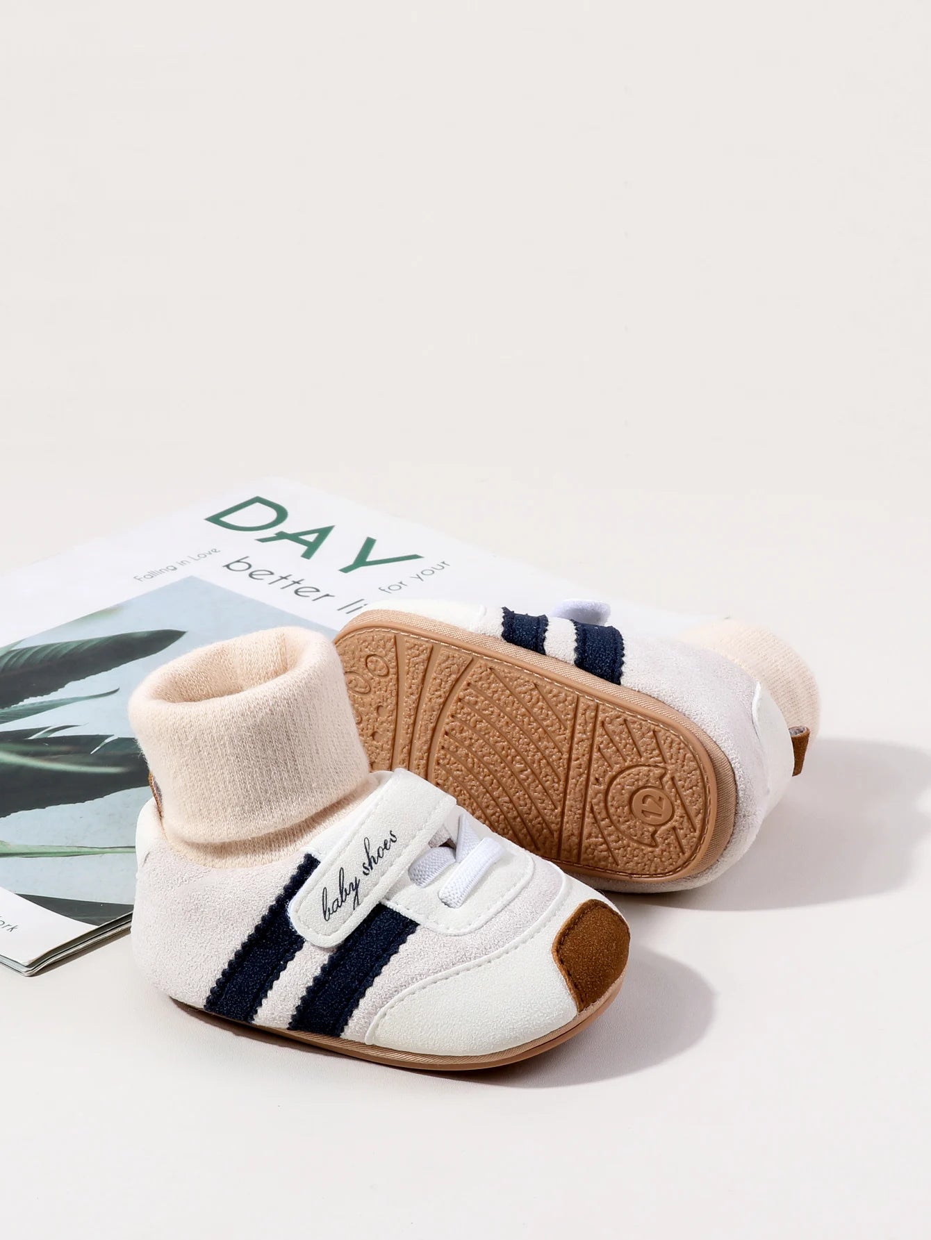 Autumn And Winter Baby Shoes for Boys and Girls 0-1 Years Old Shoes and Socks Do Not Drop Soft Bottom Anti Slip Sneakers