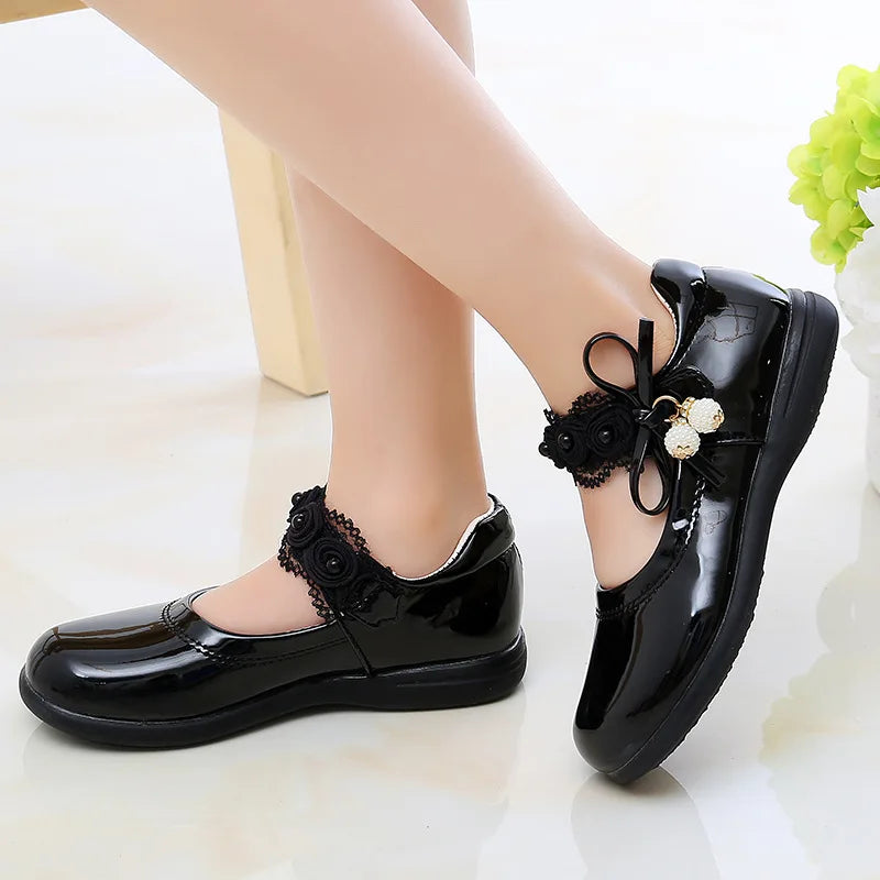 Kids Black Performance Shoes Soft Sole for Students Flat Shoes Casual Versatile 2025 New Kids Princess Shoes with Sweet Pendant