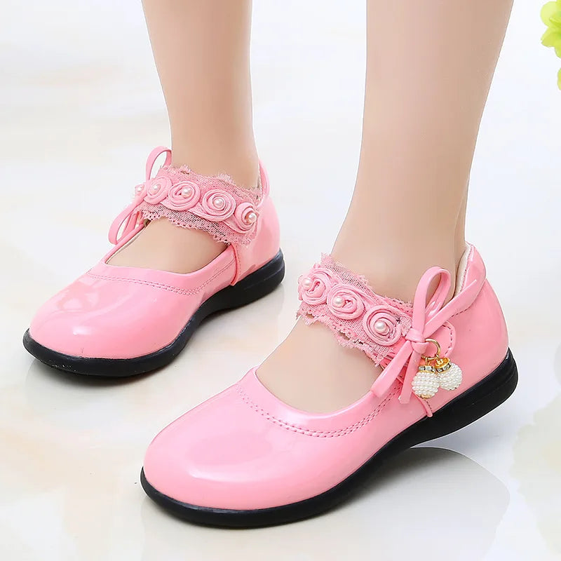 Kids Black Performance Shoes Soft Sole for Students Flat Shoes Casual Versatile 2025 New Kids Princess Shoes with Sweet Pendant