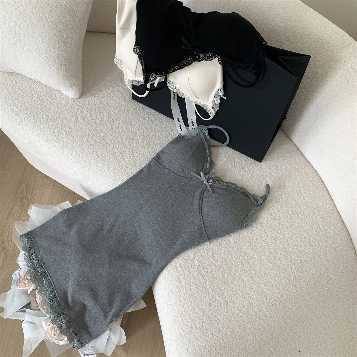 Sleeveless Dresses for Women Sexy Lace Hot Female Bodycon Dress Korean Fashion Mini Vestidos with Chest Pad Inner Wear Clubwear