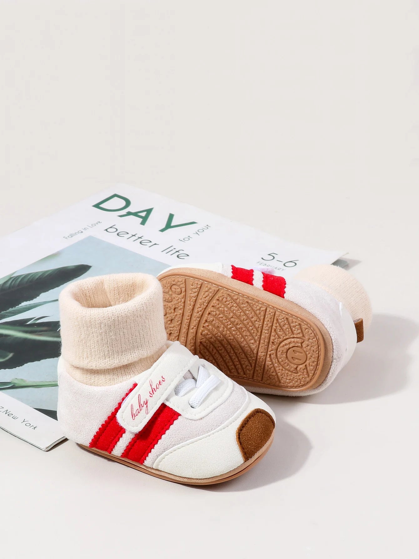 Autumn And Winter Baby Shoes for Boys and Girls 0-1 Years Old Shoes and Socks Do Not Drop Soft Bottom Anti Slip Sneakers