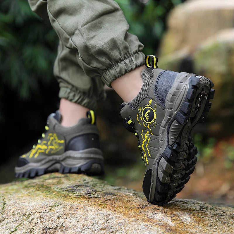 New Autumn Winter Hiking Shoes for Kids Non-Slip Outdoor Shoes Children Warm Mountaineering Trekking Climbing Sports Shoes Boys