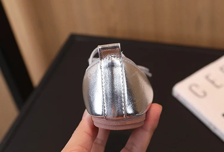 2025 New Kids Shoes Childrens Bowknot Princess Shoes Girls Flat Leather Shoes Gold Silver Red Spring Autumn For 3-10T